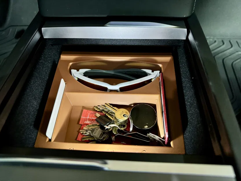 Tesla Model 3 Highland 2024 - Nắp Trượt Bảng Điều Khiển Trung Tâm Trước - Image 1