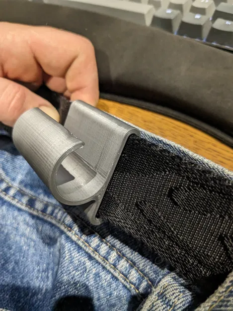 Kẹp đèn pin gắn thắt lưng tiện lợi và an toàn - Image 1