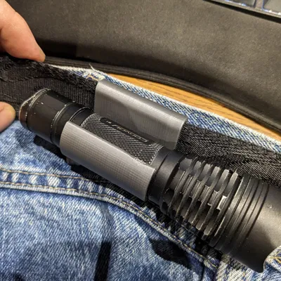 Kẹp đèn pin gắn thắt lưng tiện lợi và an toàn