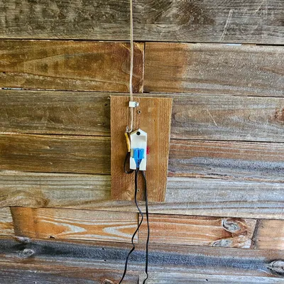 Giá đỡ dây sạc cho xe Ford Bronco đồ chơi