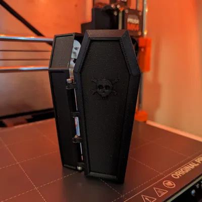 Quan tài nhỏ cho bộ xương Halloween