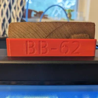 Giá đỡ cho mảnh ván nhỏ từ tàu chiến New Jersey