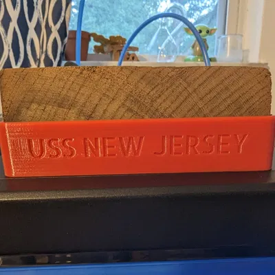 Giá đỡ cho mảnh ván nhỏ từ tàu chiến New Jersey