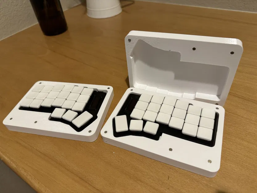 Hộp đựng từ tính cho bàn phím tách Controller Works Mini42 - Image 1