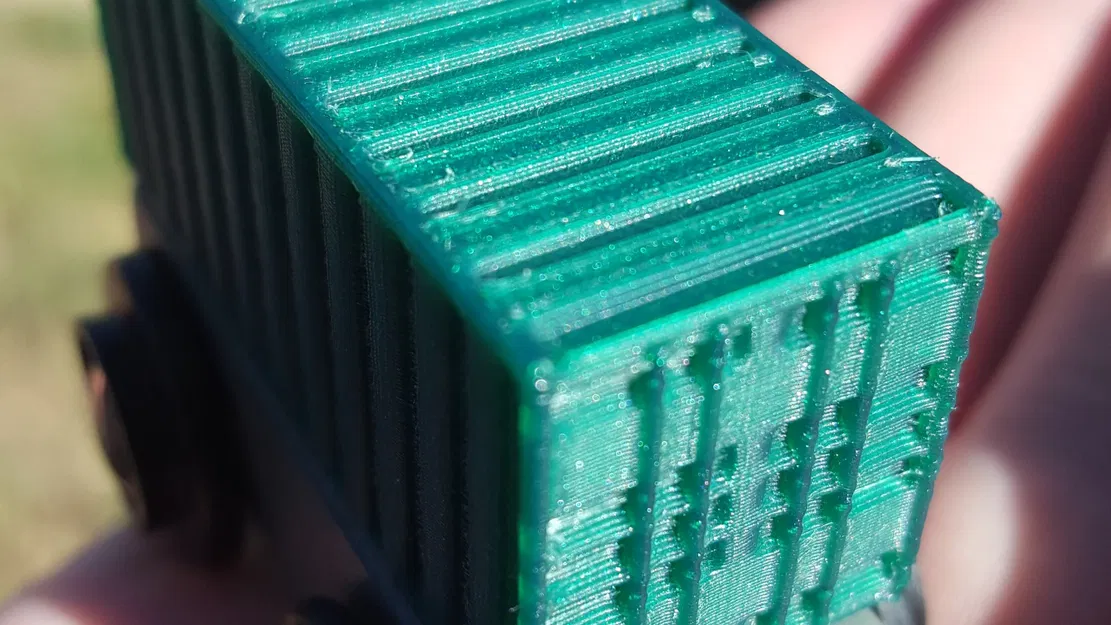 Hộp chứa từ tính tương thích với tàu BRIO - Image 1