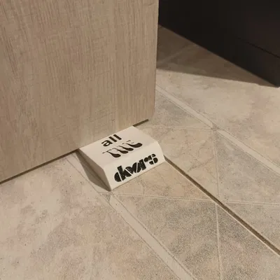 Giá đỡ cửa mang phong cách hoài cổ cho mọi cánh cửa