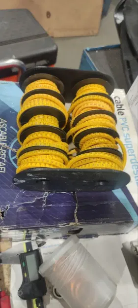 Giá đỡ cuộn nhãn dây cáp tổ chức gọn gàng - Image 1