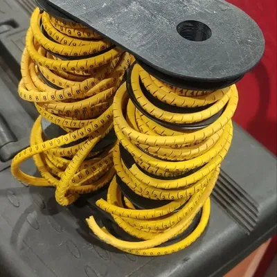 Giá đỡ cuộn nhãn dây cáp tổ chức gọn gàng