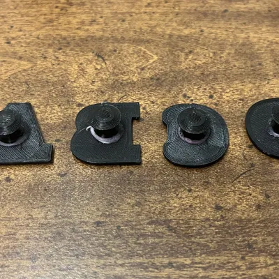 Jibbitz chữ cái cho giày Crocs đa dạng và bền bỉ