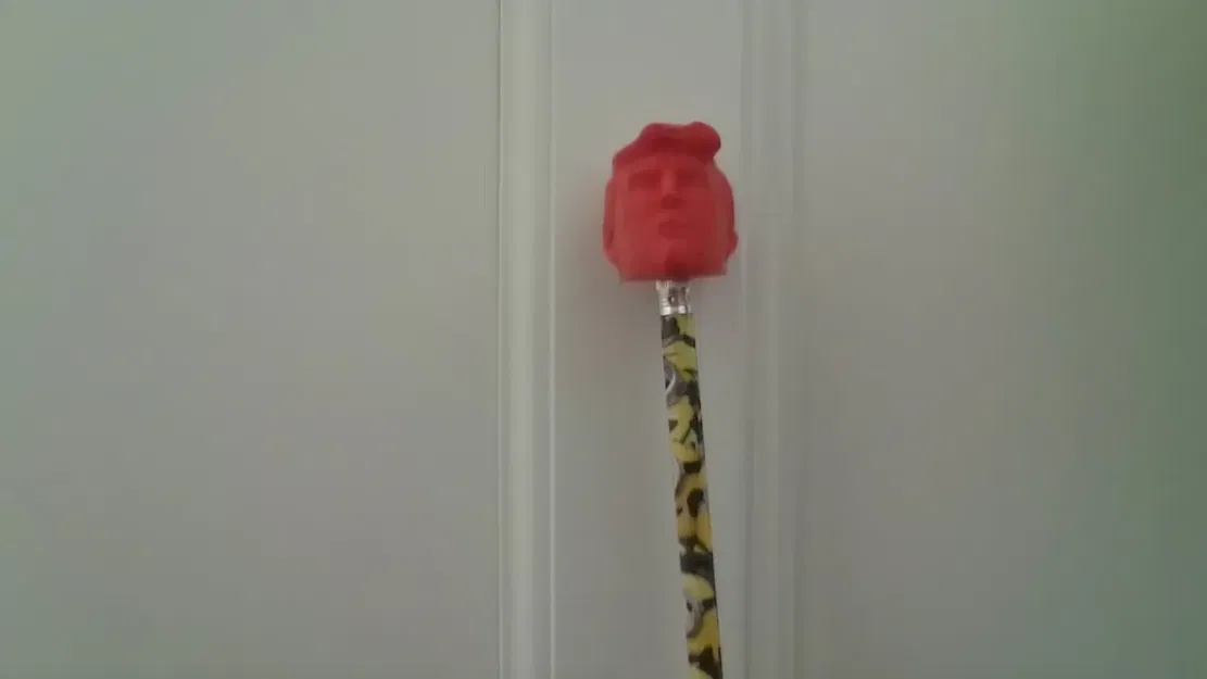 Mô Hình Bút Chì Donald Trump Phong Cách Low-Poly - Image 2