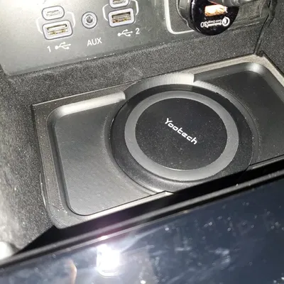 Đế sạc điện thoại không dây cho Samsung S10 trong Jeep Grand Cher...