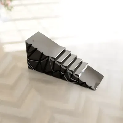 Chặn cửa hình tam giác nghệ thuật bằng gạch mosaic