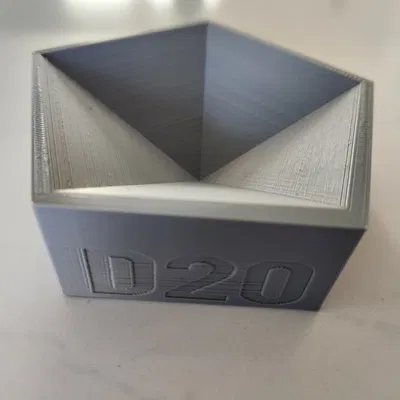 Khuôn d20 kính màu độc đáo cho người yêu thủ công