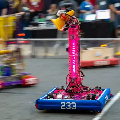 Mô hình robot FRC 233 của đội Pink Team tỷ lệ 1:10