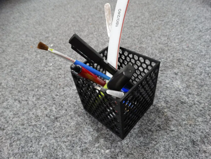 Giỏ đựng bút và vật dụng văn phòng - Image 1