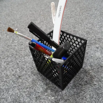 Giỏ đựng bút và vật dụng văn phòng