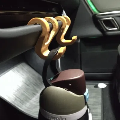 Móc treo chai nước gắn cửa gió Rivian