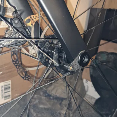 Giá đỡ chắn bùn cho phuộc trục xuyên