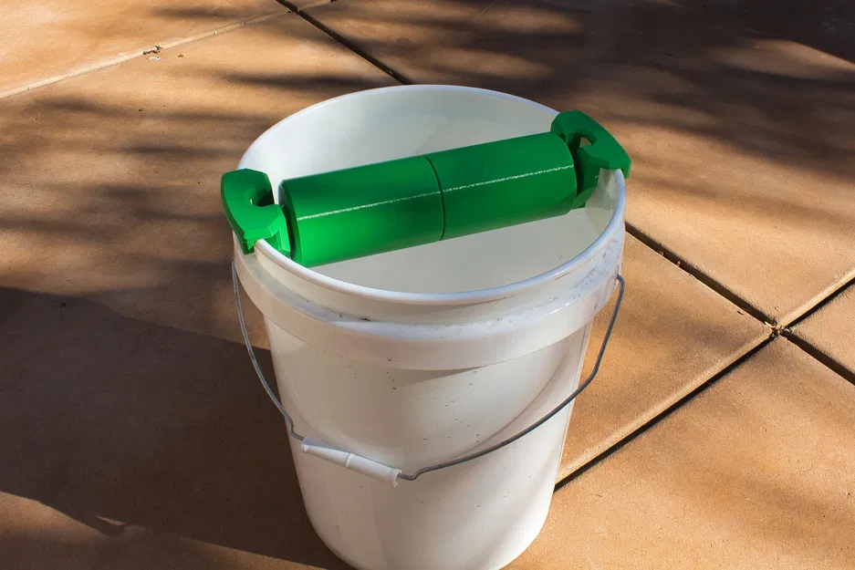 Bẫy chuột bằng gỗ lăn trên xô nước - Image 4