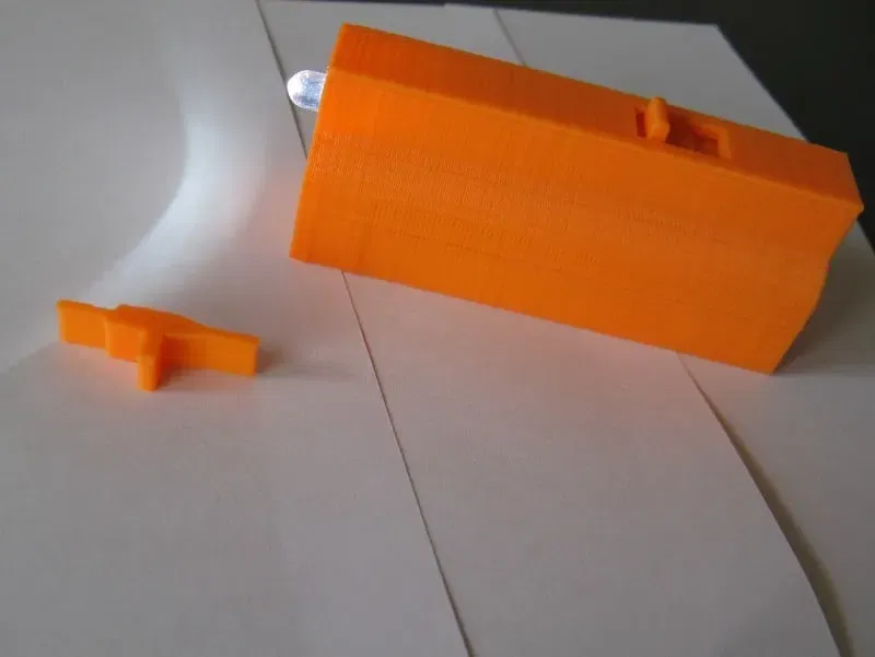 Vỏ đèn LED Circuitsonline KifKit V2 với công tắc trượt - Image 1