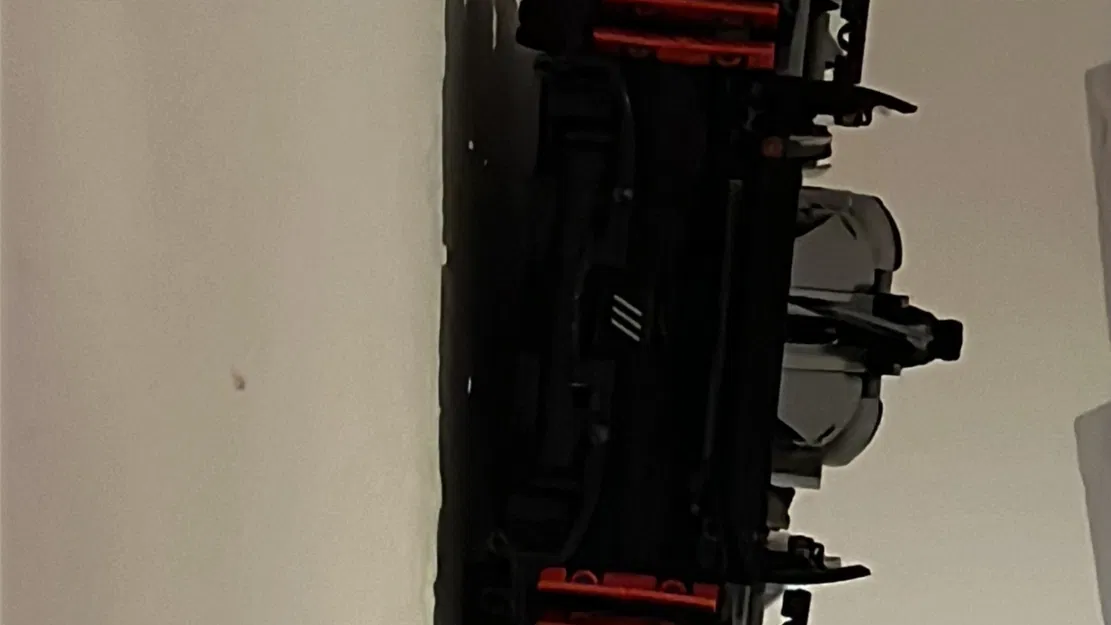 Giá đỡ treo xe hơi Lego Technic trên tường - Image 2