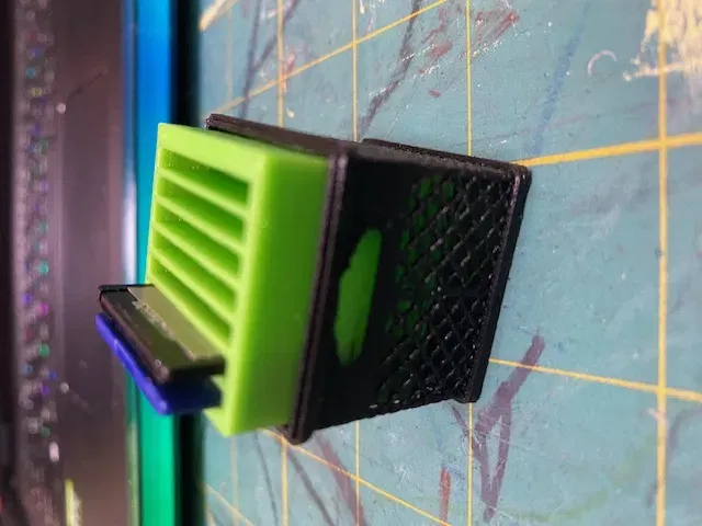 Giá đỡ thẻ nhớ SD/Micro SD hình thùng sữa - Image 2