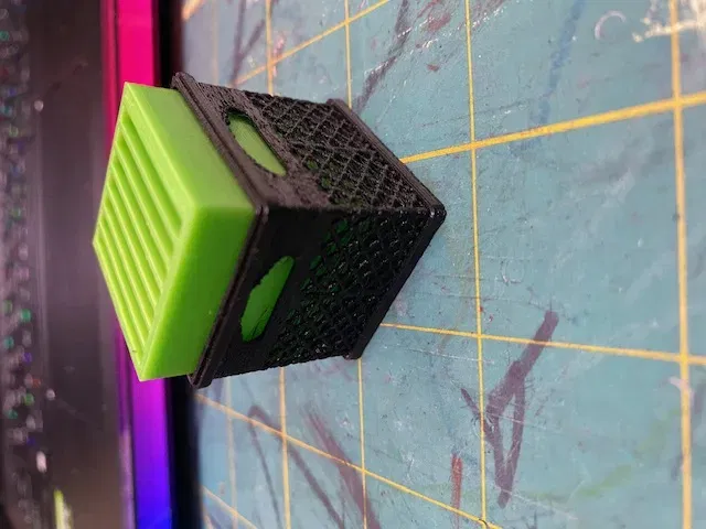 Giá đỡ thẻ nhớ SD/Micro SD hình thùng sữa - Image 3