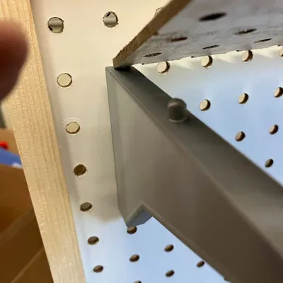 Giá đỡ kệ pegboard cho việc trưng bày đồ vật