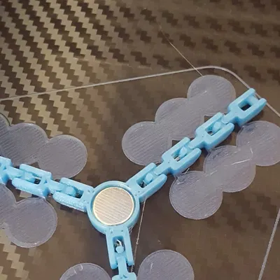 Cần cẩu từ tính với xích khớp nối linh hoạt