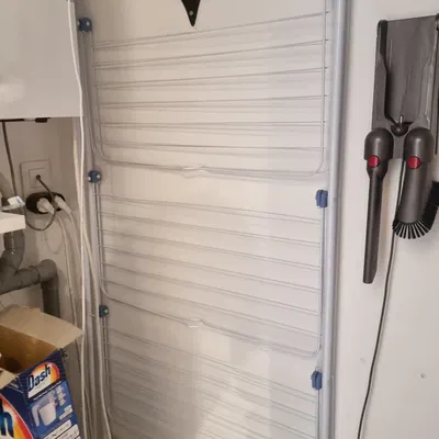 Giá treo quần áo gắn tường tiết kiệm không gian