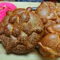 Bánh Pan de Muerto truyền thống cho ngày Día de Muertos - Thumbnail 6