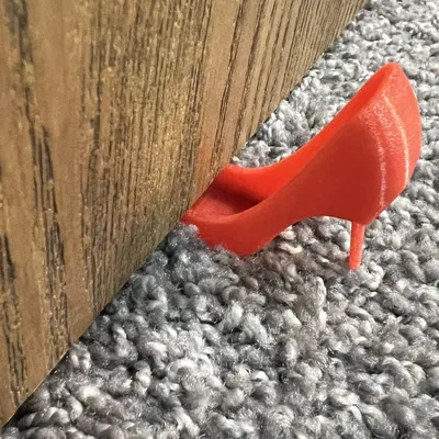Giày chặn cửa hình dáng độc đáo từ DoorStop