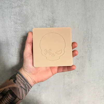 Bàn cờ Tic Tac Toe hình đầu lâu và xương cho Halloween