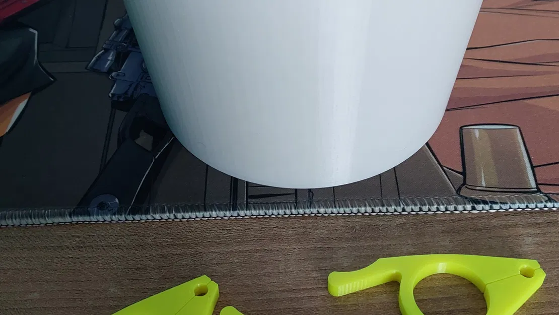 Kẹp quần áo và xô treo với lỗ ở đáy - Image 1