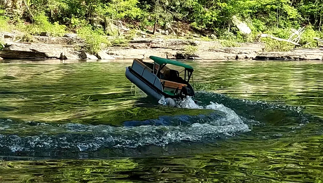 Thuyền RC Pontoon Big Chill Tỷ Lệ 1:8 của Black Crow - Image 1