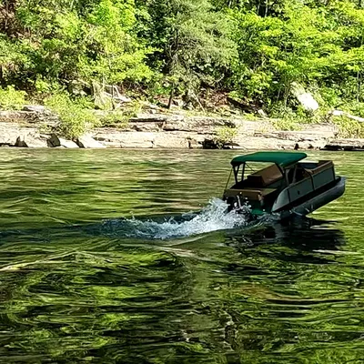 Thuyền RC Pontoon Big Chill Tỷ Lệ 1:8 của Black Crow