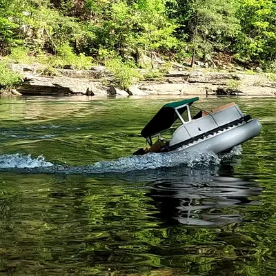 Thuyền RC Pontoon Big Chill Tỷ Lệ 1:8 của Black Crow