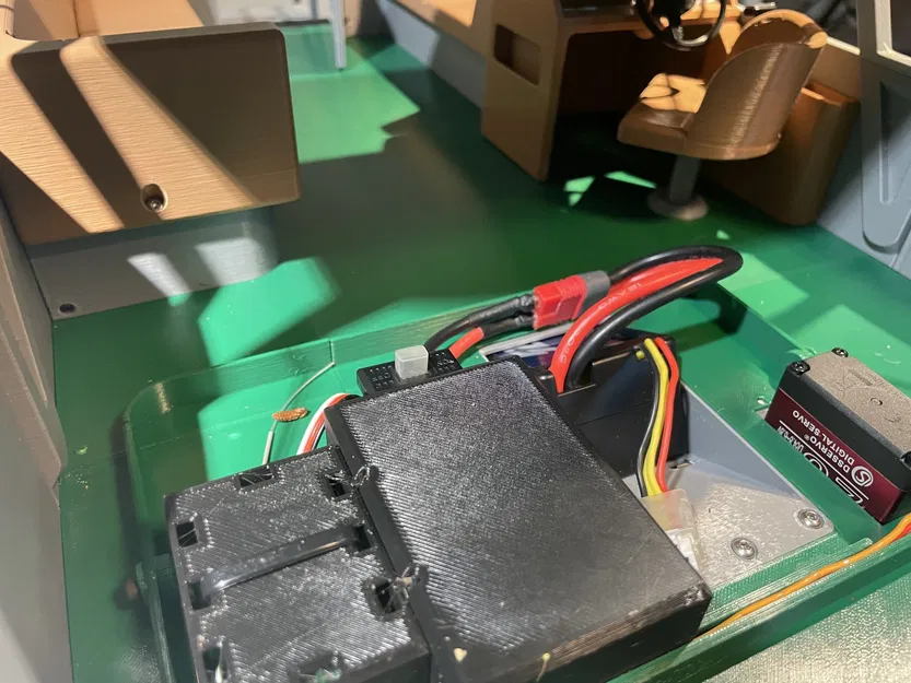 Thuyền RC Pontoon Big Chill Tỷ Lệ 1:8 của Black Crow - Image 14