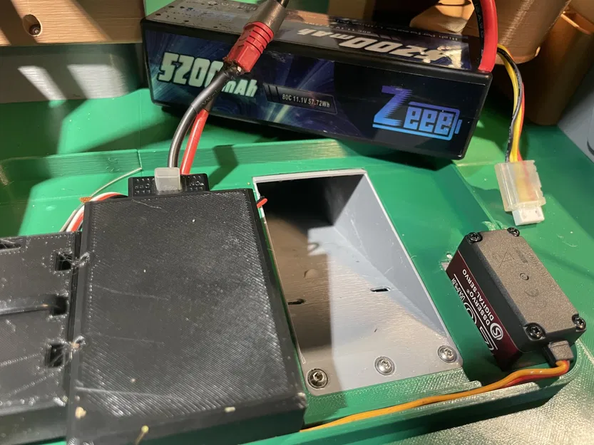 Thuyền RC Pontoon Big Chill Tỷ Lệ 1:8 của Black Crow - Image 15