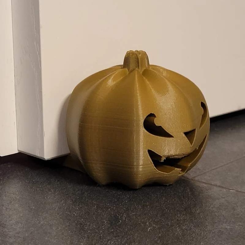 Bình giữ cửa hình bí ngô với mặt Halloween
