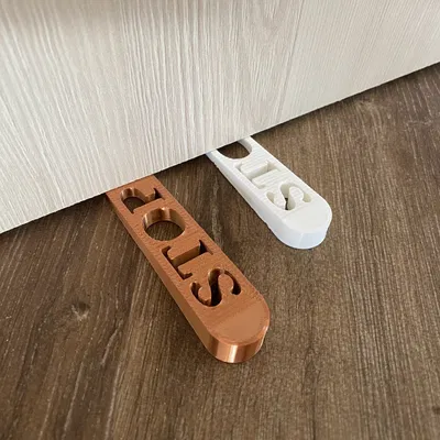 Giá đỡ cửa đơn giản với hai phiên bản khác nhau