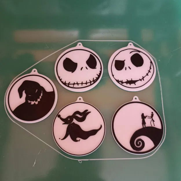 Trang trí cây thông Giáng sinh theo phong cách Nightmare Before Christmas - Image 1