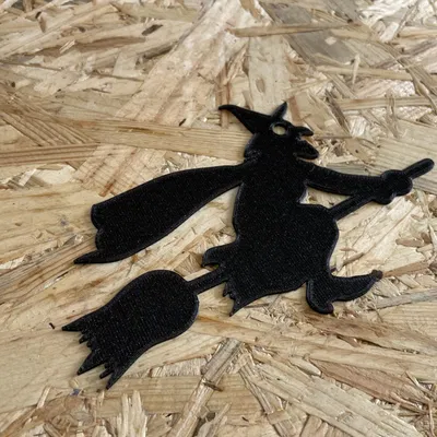 Trang trí tường Halloween - Nhà thờ phù thủy