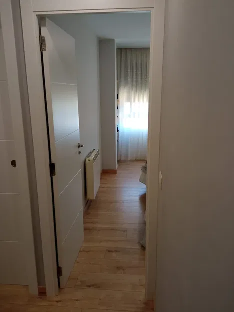 Hỗ trợ giữ cửa mở hoàn toàn bằng bản lề - Image 5