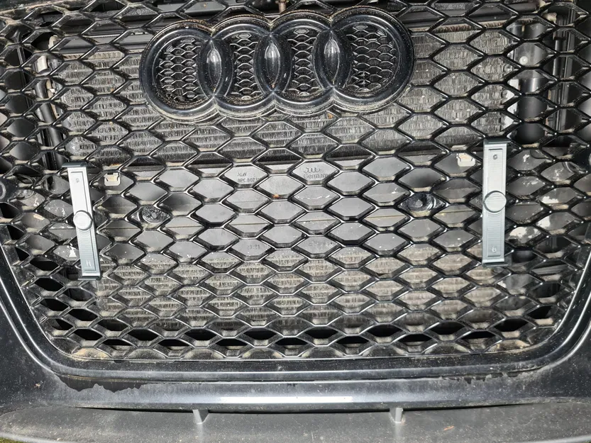 Giá Đỡ Biển Số Cho Lưới Tản Nhiệt Audi RS3 8P - Image 3