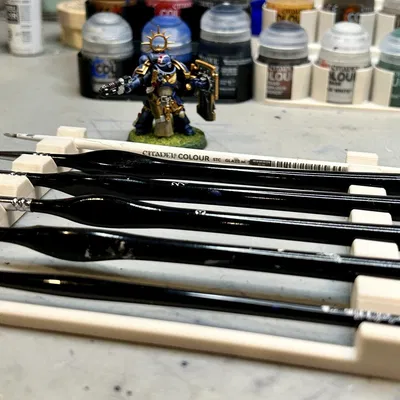 Giá đỡ cọ vẽ tiện lợi cho nghệ thuật sơn