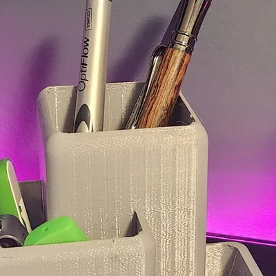 Giá đỡ bút hình khối với ngăn chứa phụ kiện