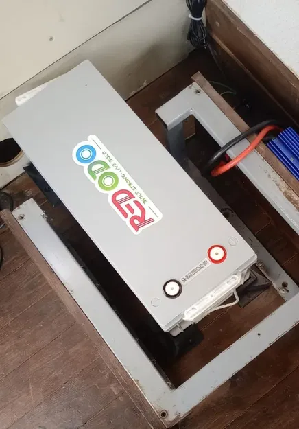 Góc khóa đa năng cho ắc quy dịch vụ xe cắm trại - Image 3