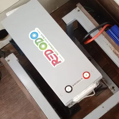 Góc khóa đa năng cho ắc quy dịch vụ xe cắm trại