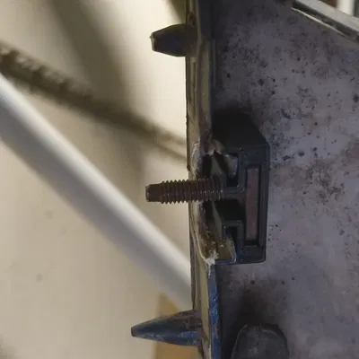 Tấm gắn ốc cản trước xe Peugeot 206